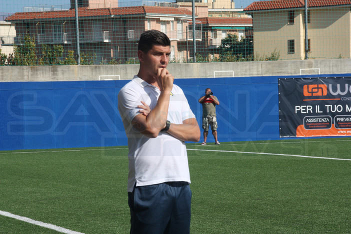 Calcio. Cairese. Artiglieria pesante con la Genova Calcio e i valbormidesi ribaltano il risultato. Alessi: "Con il 3-4-3 principi di gioco intatti, ma copriamo meglio la palla" Calcio. Cairese. Artiglieria pesante con la Genova Calcio e i valbormidesi ribaltano il risultato. Alessi: "Con il 3-4-3 principi di gioco intatti, ma copriamo meglio la palla"