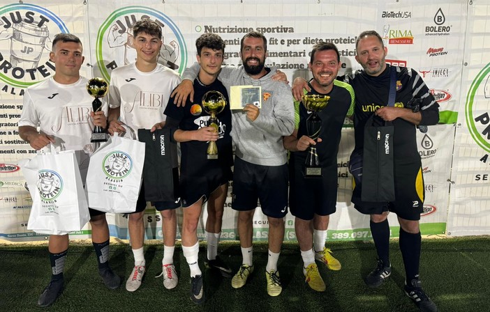 Calcio. Matteo Conforti e Armando Sarangelo sono i re dei calci di rigore. A loro il titolo di "Dagli Undici Metri" Calcio. Matteo Conforti e Armando Sarangelo sono i re dei calci di rigore. A loro il titolo di "Dagli Undici Metri"