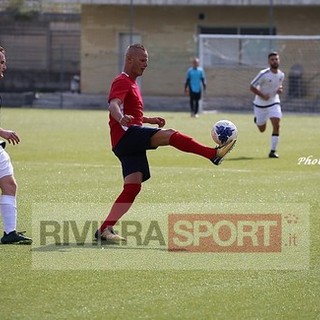 Pietro Daddi in azione, qualche stagione fa con la maglia della Loanesi nel campionato di Promozione 8foto Eugenio Conte)
