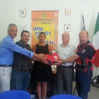 Un nuovo defibrillatore al campo di Varigotti con la Polisportiva del Finale