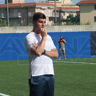 Calcio. Cairese. Artiglieria pesante con la Genova Calcio e i valbormidesi ribaltano il risultato. Alessi: "Con il 3-4-3 principi di gioco intatti, ma copriamo meglio la palla"