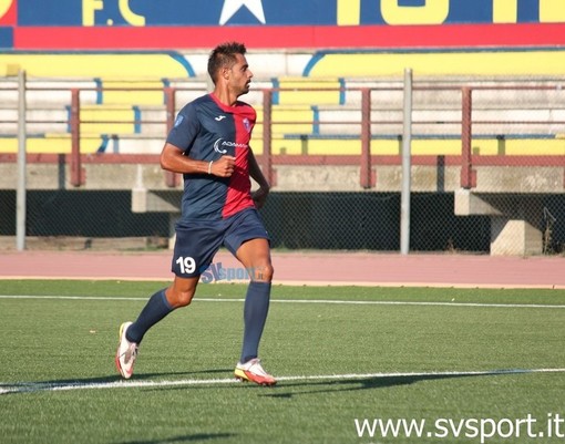 Calcio. Vado, la settima meraviglia è servita: Fezzanese spazzata via con un perentorio 3-0, playoff sempre più vicini