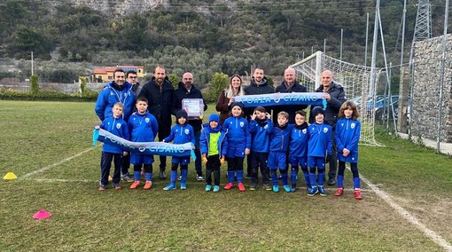 Calcio, Cisano. Un defibrillatore arriva al "Raimondo" il dono dal Rotaract Club Alassio