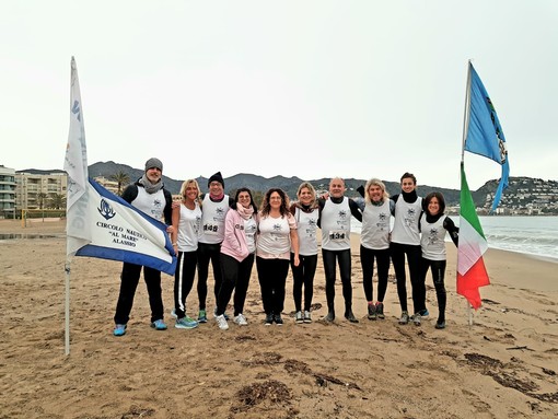 Imbattuto il record mondiale di marcia acquatica di Alassio Imbattuto il record mondiale di marcia acquatica di Alassio
