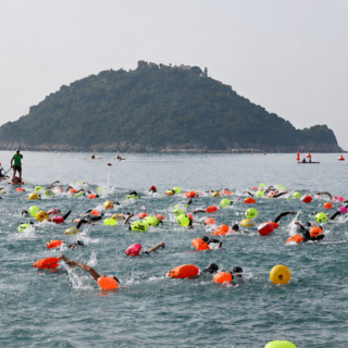 Outdoor | Domenica di nuoto ad Albenga con "Dritti all'Isola"