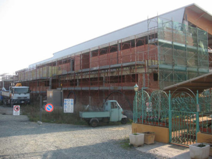 Piscina incompiuta di Luceto, il Comune parteciperà ad un bando per ottenere un finanziamento per il futuro campo da pallavolo