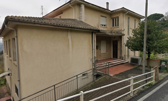 Outdoor | Da struttura decadente a punto di riferimento: l’ex scuola di Orco ora può rinascere come "Casa della montagna" Outdoor | Da struttura decadente a punto di riferimento: l’ex scuola di Orco ora può rinascere come "Casa della montagna"