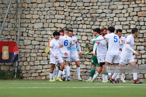 Calcio. Gli highlights di Pontelungo - Finale, colpo grosso per la squadra di Alessi con la doppietta di Vittori (VIDEO) Calcio. Gli highlights di Pontelungo - Finale, colpo grosso per la squadra di Alessi con la doppietta di Vittori (VIDEO)