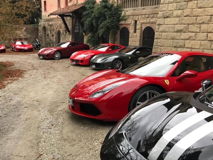 Oltre 20 Ferrari alla scoperta di Millesimo e Calizzano (FOTO)