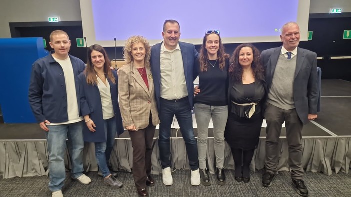 Passaggio di testimone al vertice regionale Fipav. Dopo 20 anni si chiude l'era Del Vigo, il nuovo presidente è Paolo Bassi Passaggio di testimone al vertice regionale Fipav. Dopo 20 anni si chiude l'era Del Vigo, il nuovo presidente è Paolo Bassi