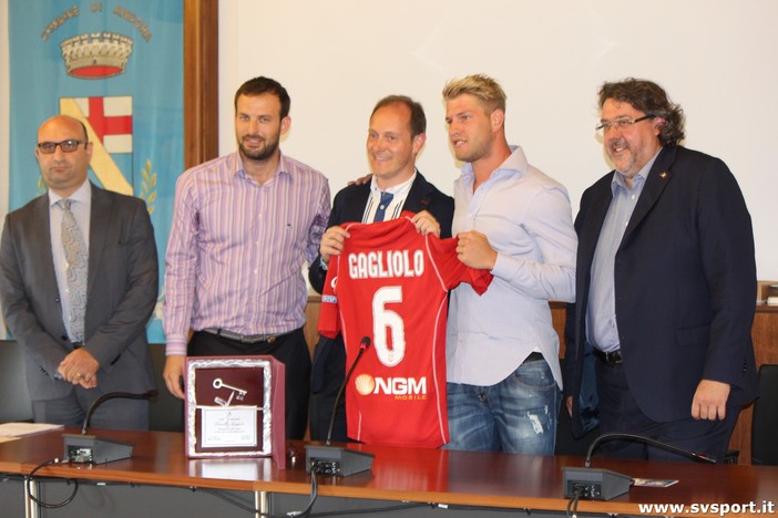 FOTONOTIZIA: Andora ha abbracciato Riccardo Gagliolo