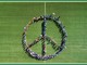 FOTONOTIZIA: il segno della pace nel cuore del Ferruccio Chittolina, il forte gesto simbolico degli studenti di Vado Ligure
