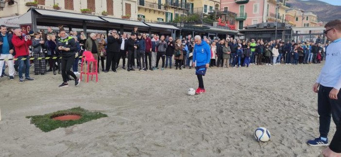 Footgolf in spiaggia: ad Alassio vince Nello Santin, vecchia gloria di Torino, Milan e Sampdoria