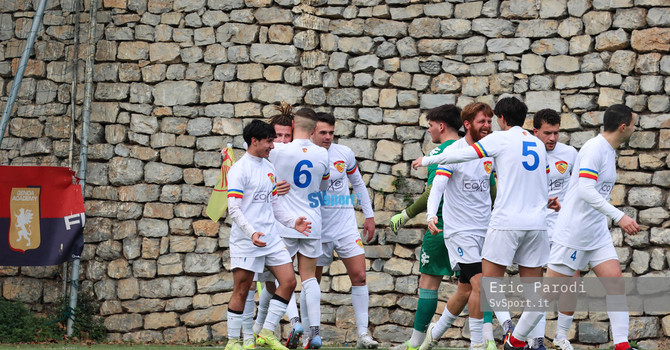 Calcio. Gli highlights di Pontelungo - Finale, colpo grosso per la squadra di Alessi con la doppietta di Vittori (VIDEO)
