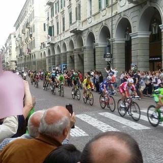 Savona accoglie il Giro d’Italia: il centro città pronto a trasformarsi in un villaggio rosa, strade chiuse dalle 12.30