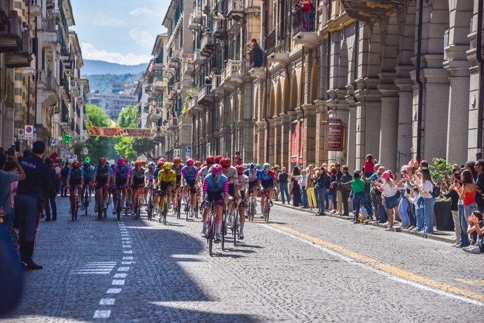 Il transito del Giro d'Italia a Savona