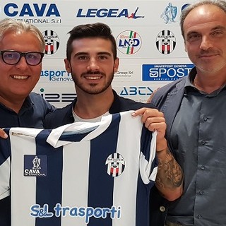 La presentazione al Savona di Mattia Giani, insieme ai dirigenti Canepa e Sciutto