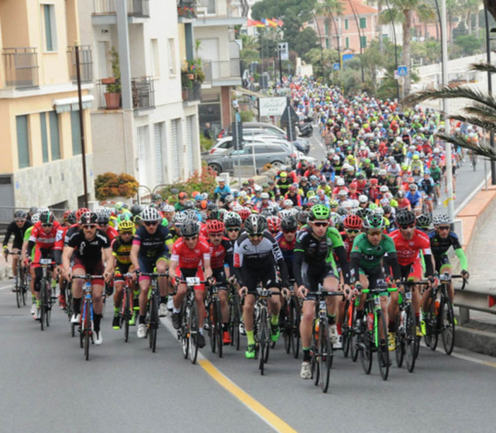 Ciclismo: oltre 1500 iscritti per la grande festa della Granfondo di Alassio Sixs