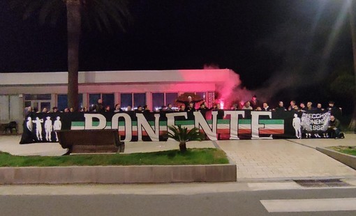 A Ceriale rivivono gli "Indians": ricordi ed emozioni alla presentazione del libro di Beppe Franzo A Ceriale rivivono gli "Indians": ricordi ed emozioni alla presentazione del libro di Beppe Franzo