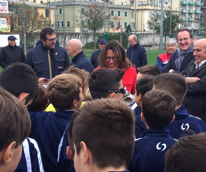 Fotonotizia: inaugurati i campi di calcio riqualificati a Pra, al Lagaccio e a Quarto Fotonotizia: inaugurati i campi di calcio riqualificati a Pra, al Lagaccio e a Quarto