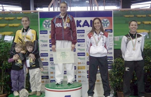 Raffaella Carlini sul secondo gradino del podio Raffaella Carlini sul secondo gradino del podio