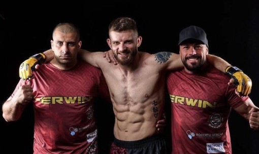 Kombat Team Alassio. Giacomo Michelis trionfa a Cage Warriors 189, battuto il turco Sado Ucar Kombat Team Alassio. Giacomo Michelis trionfa a Cage Warriors 189, battuto il turco Sado Ucar