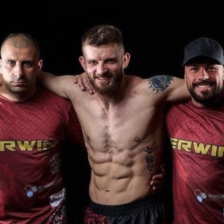 Kombat Team Alassio. Giacomo Michelis trionfa a Cage Warriors 189, battuto il turco Sado Ucar