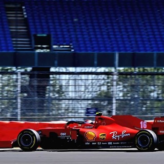 Formula 1. Ferrari, eppur si muove: le qualifiche di Silverstone consegnano un redivivo Leclerc. Il monegasco è quarto