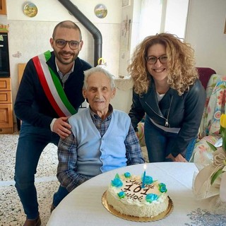 Millesimo in festa: Luigi Delbuono spegne 101 candeline