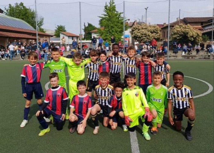 Nella foto i bimbi del Vado FC insieme ai bimbi dell'Atallanta e della Juventus