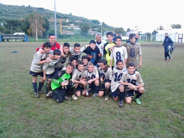 Calcio Giovanile, Giovanissimi 1999: è la Loanesi San Francesco la vincitrice della 9^ Coppa Città di San Bartolomeo al Mare. Calcio Giovanile, Giovanissimi 1999: è la Loanesi San Francesco la vincitrice della 9^ Coppa Città di San Bartolomeo al Mare.