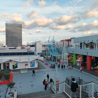 Al Molo 8.44 iniziano i saldi: dal 3 gennaio lo shopping riparte all’aria aperta Al Molo 8.44 iniziano i saldi: dal 3 gennaio lo shopping riparte all’aria aperta