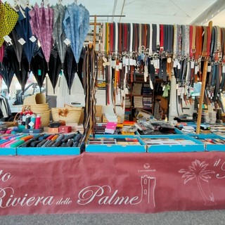 A Finale Ligure torna il Mercato Riviera delle Palme, appuntamento imperdibile per gli amanti dello shopping