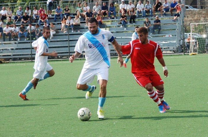 Calcio: Marco Carparelli a Sportincondotta.it:  “Non chiudo le porte al Pietra Ligure, sto aspettando che mi chiamino"