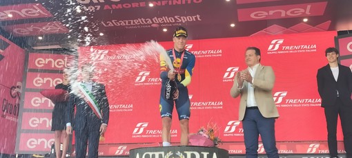 Giro d'Italia, Milan braccia al cielo ad Andora: "Grandissimo lavoro della squadra, puntavamo a questa tappa" Giro d'Italia, Milan braccia al cielo ad Andora: "Grandissimo lavoro della squadra, puntavamo a questa tappa"
