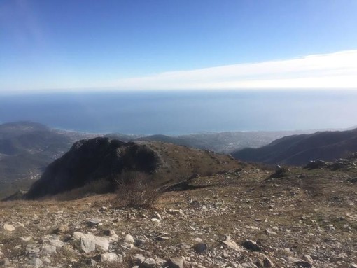 Loano, a maggio la prima edizione della Decathlon VertiKarm Skyrace: l'arrivo sulla cima del Monte Carmo a 1.390 metri