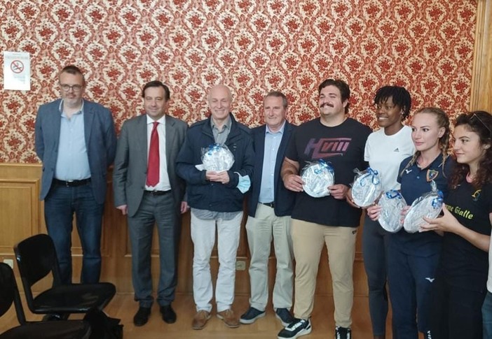 Savona. I bambini incontrano i campioni dell'atletica. Il sindaco Russo: "Il meeting è un’eccellenza, deve diventare patrimonio dell’intera città" Savona. I bambini incontrano i campioni dell'atletica. Il sindaco Russo: "Il meeting è un’eccellenza, deve diventare patrimonio dell’intera città"