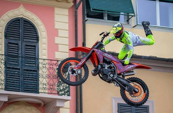 Motorshow e mototerapia a Celle, raccolti 3800 euro per la pediatria del San Paolo