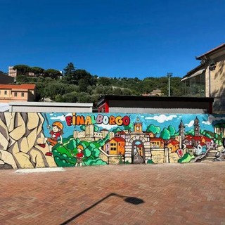 Finale Ligure, dal degrado all'arte: un nuovo murales riqualifica il muro del "Borel" grazie ai ragazzi di LINK