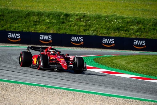 F1. Sprint Race in Austria, Verstappen davanti alle Ferrari: Leclerc è secondo, domani prima fila per il monegasco