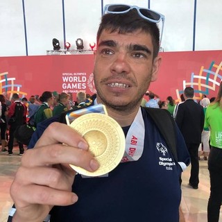 Albissola è in festa per Marco Basso, medaglia d'oro agli "Special Olympics" di Abu Dhabi