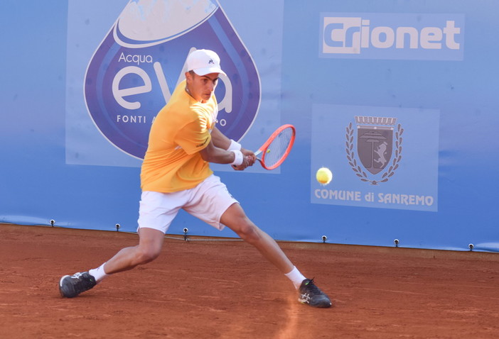 Arnaldi da sogno, supera Djokovic e vola al terzo turno a Madrid: "Battere Djokovic è un sogno che si avvera"