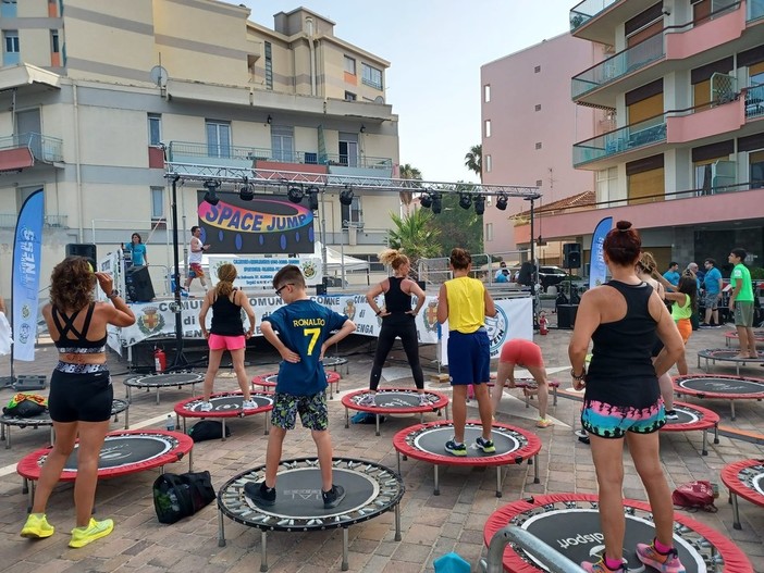"Un Mare di Fitness", grande successo per la tre giorni di sport e attività sul lungomare di Albenga "Un Mare di Fitness", grande successo per la tre giorni di sport e attività sul lungomare di Albenga