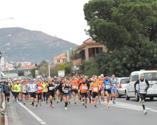 Maratonina dei Turchi: braccia al cielo per Corrado Pronzati e Daniela Vittoria Maratonina dei Turchi: braccia al cielo per Corrado Pronzati e Daniela Vittoria