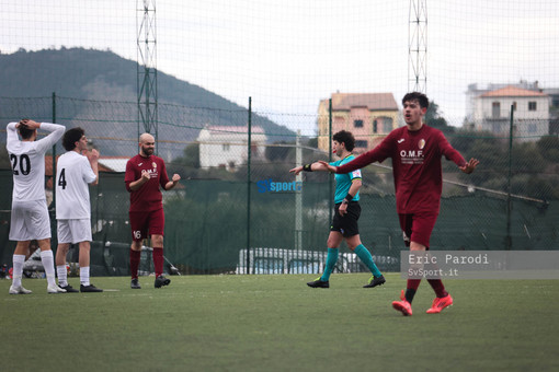 Calcio, Seconda Categoria. Bordighera e Veloce vicine al gran finale Calcio, Seconda Categoria. Bordighera e Veloce vicine al gran finale