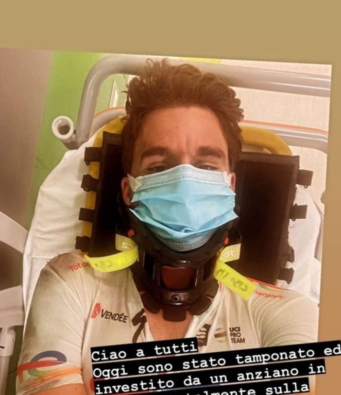 Niccolò Bonifazio investito da un’auto mentre si allena lungo la strada tra Oneglia e Diano Gorleri. Il corridore: “È andata bene, ma certe cose non devono succedere”
