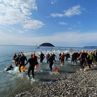 Nuoto. Iscrizioni aperte per "Dritti all'Isola". Il sindaco Tomatis: "Albenga è un'eccellenza!" Nuoto. Iscrizioni aperte per "Dritti all'Isola". Il sindaco Tomatis: "Albenga è un'eccellenza!"