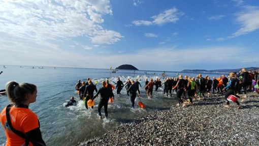 Nuoto. Iscrizioni aperte per "Dritti all'Isola". Il sindaco Tomatis: "Albenga è un'eccellenza!" Nuoto. Iscrizioni aperte per "Dritti all'Isola". Il sindaco Tomatis: "Albenga è un'eccellenza!"