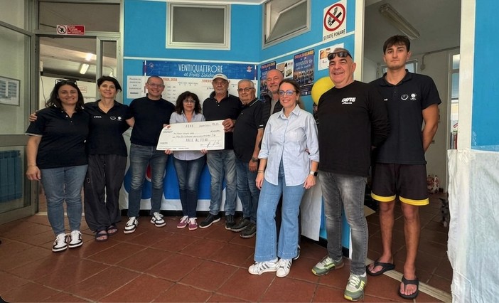 Nuoto | La maratona solidale di Alassio è un successo, raccolti più di 1500 euro a favore di Avis