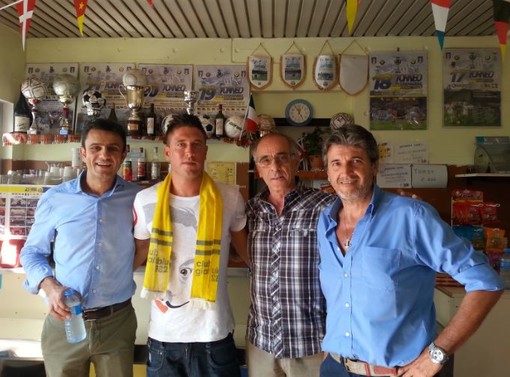 Calciomercato, Cairese: Ecco Olivieri, la firma davanti al Sindaco Briano Calciomercato, Cairese: Ecco Olivieri, la firma davanti al Sindaco Briano